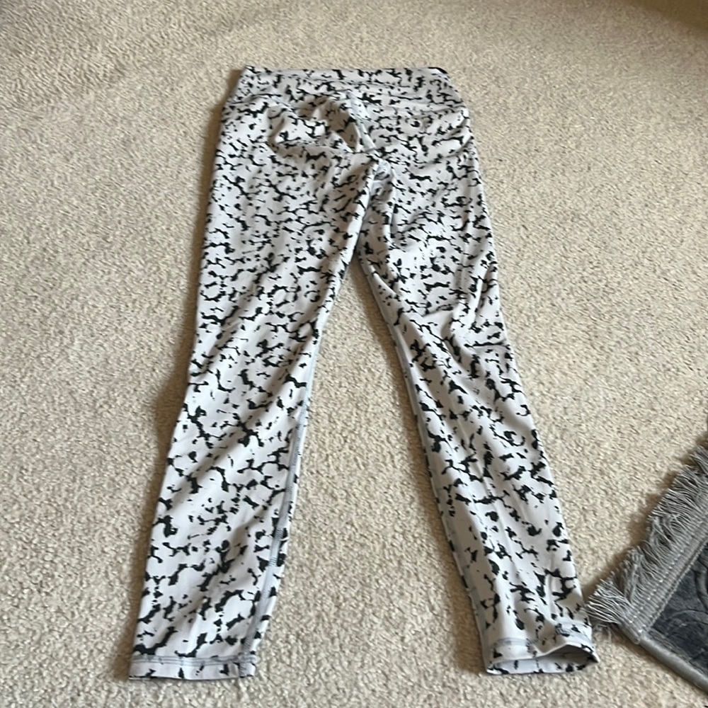 Hi I’m selling varley black and grey  pants